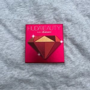 HUDABEAUTY Ruby Obsessions Eyeshadow Pallet